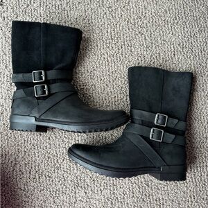 BNWT UGG Waterproof Boots | Sheepskin Liner | never worn | Size 10